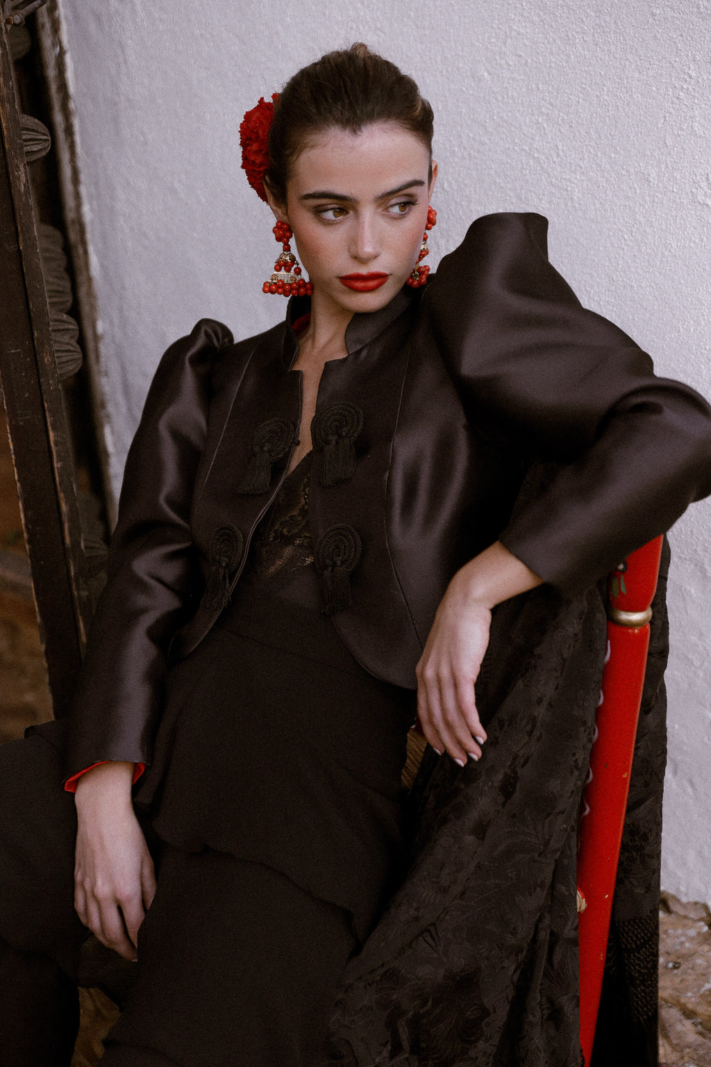 CHAQUETA TORERA DE MIKADO JULIA NEGRA – ARTESANÍA Y CARÁCTER