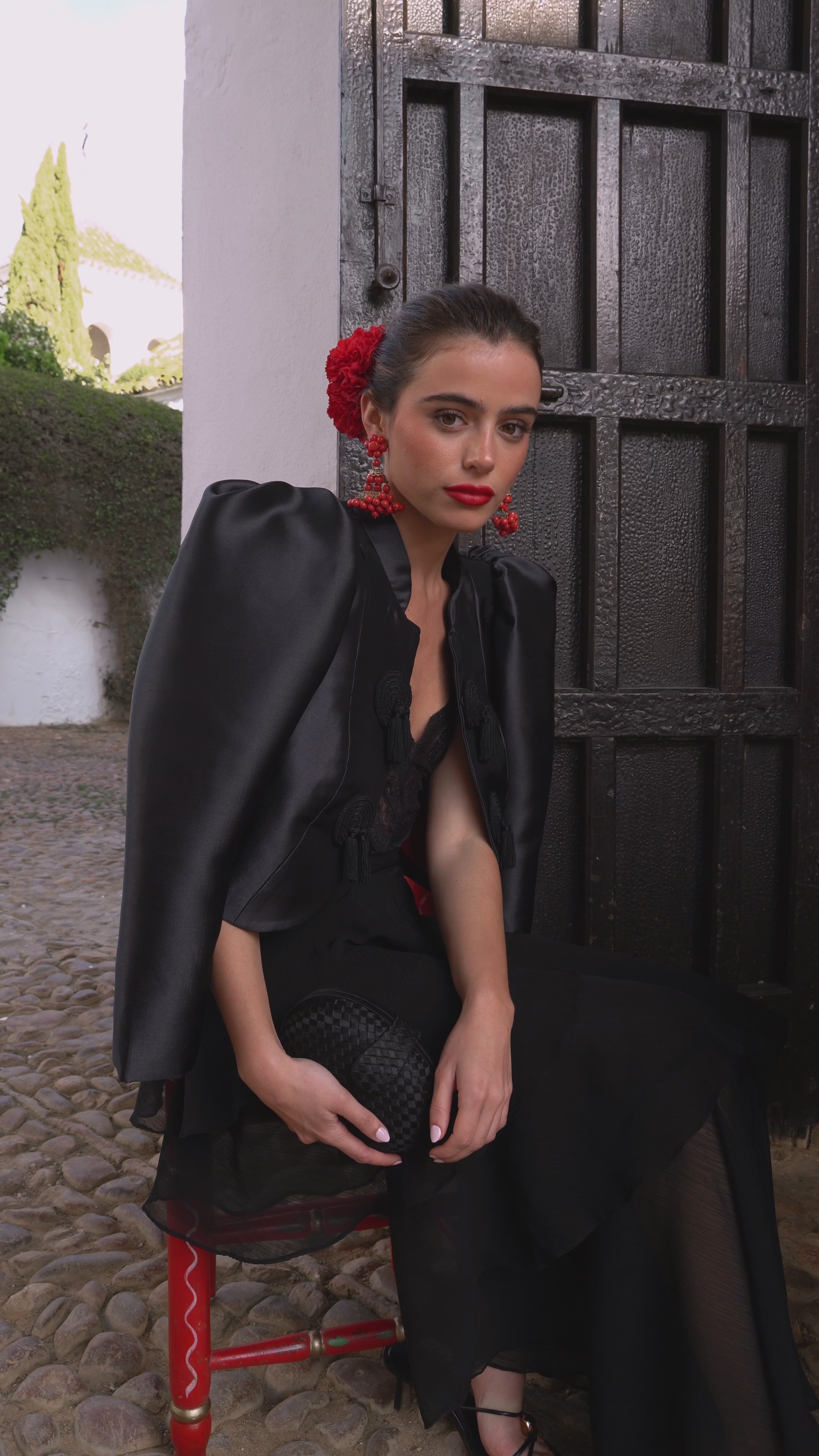 CHAQUETA TORERA DE MIKADO JULIA NEGRA – ARTESANÍA Y CARÁCTER